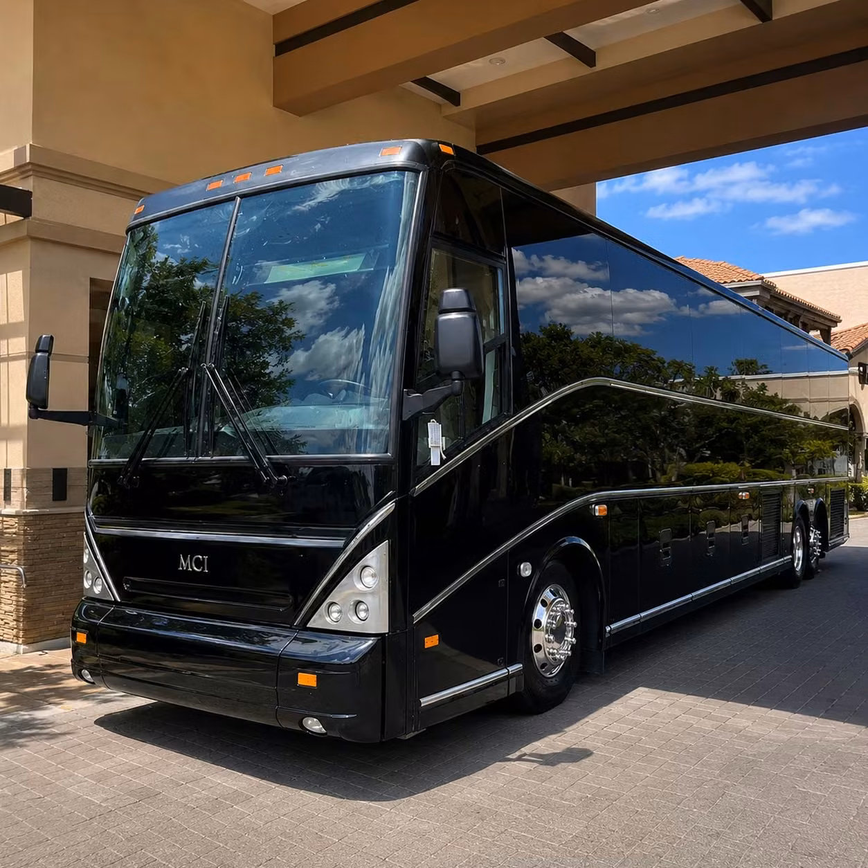 busrentalcedarrapids com can help you coordinate cedar rapids construction and worksite shuttle buses