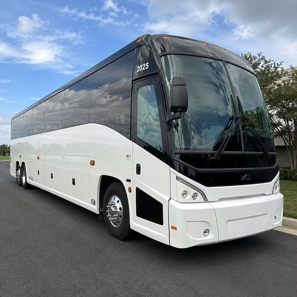 busrentalcedarrapids com is ready to handle cedar rapids concert transportation for groups of every size