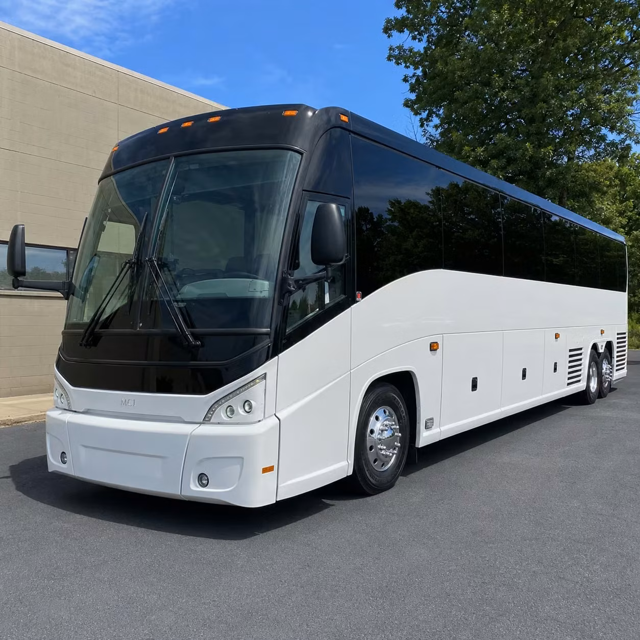 busrentalcedarrapids com lets you book multi day bus rentals for cedar rapids college and university groups